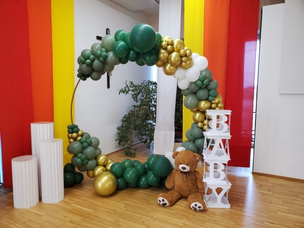 Ballonbogen in Grün, Weiß und Gold