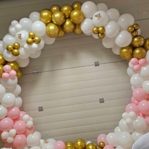 Ballonbogen in drei Farben